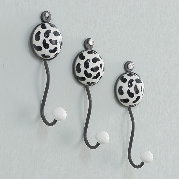 Set of 3 Ceramic Coat Hooks with Hand-Painted Paisley Motifs, 'Perfect Paisley' Set of 3 Ceramic Coat Hooks with Hand-Painted Paisley Motifs, 'Perfect Paisley'